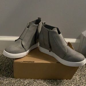 Gray/white wedge sneaker, Size 8.5
